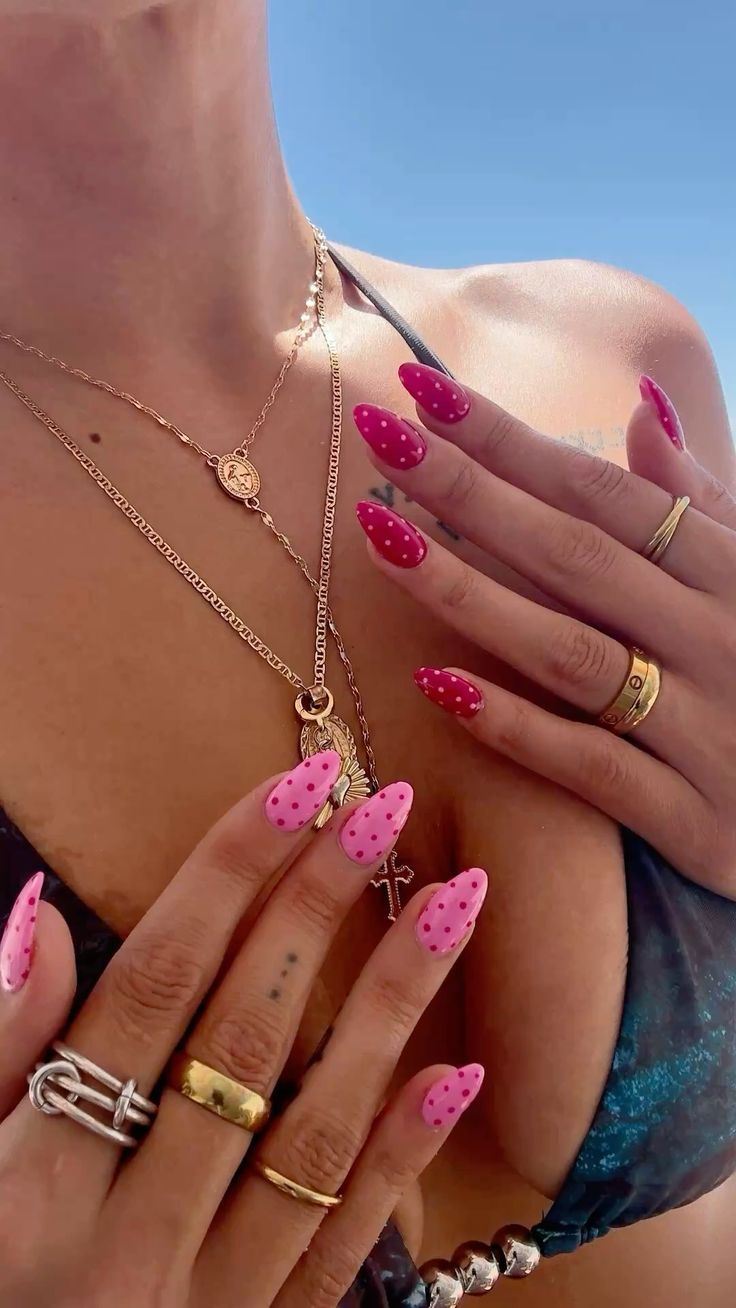 Effet chrome ongles métallisés 2026